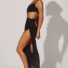 Rochie maxi Ishtar cu un umăr decupat, în culoarea neagră Rochie maxi Ishtar cu un umăr decupat, în culoarea neagră