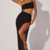 Rochie maxi Ishtar cu un umăr decupat, în culoarea neagră Rochie maxi Ishtar cu un umăr decupat, în culoarea neagră