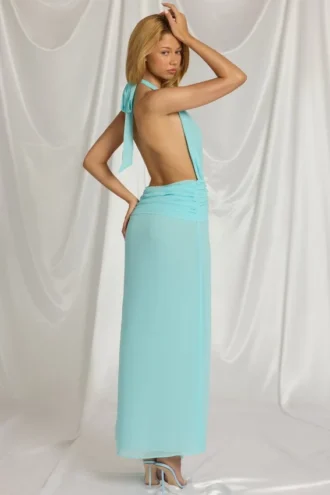 Rochie maxi Kaeli cu gât halter în albastru aqua Rochie maxi Kaeli cu gât halter în albastru aqua