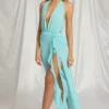 Rochie maxi Kaeli cu gât halter în albastru aqua Rochie maxi Kaeli cu gât halter în albastru aqua