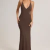 Rochie maxi Leire din modal, cu decolteu adânc și spate decupat, în culoarea ciocolatiu Rochie maxi Leire din modal, cu decolteu adânc și spate decupat, în culoarea ciocolatiu