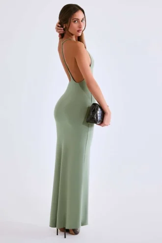 Rochie maxi Leire din modal, cu decolteu adânc și spate decupat, în culoarea verde salvie Rochie maxi Leire din modal, cu decolteu adânc și spate decupat, în culoarea verde salvie