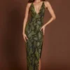 Rochie maxi Luserna cu gât halter și ornamente, în verde șarpe