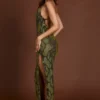 Rochie maxi Luserna cu gât halter și ornamente, în verde șarpe