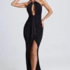 Rochie maxi Margot cu decupaje și detalii metalice, cu gât halter, în negru Rochie maxi Margot cu decupaje și detalii metalice, cu gât halter, în negru
