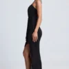 Rochie maxi Margot cu decupaje și detalii metalice, cu gât halter, în negru Rochie maxi Margot cu decupaje și detalii metalice, cu gât halter, în negru
