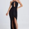 Rochie maxi Margot cu decupaje și detalii metalice, cu gât halter, în negru Rochie maxi Margot cu decupaje și detalii metalice, cu gât halter, în negru