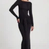 Rochie maxi Mericia din jersey moale, cu guler barcă și drapaj, în negru