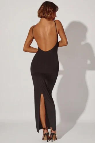 Rochie maxi mulată cu volane Ryatt în negru Rochie maxi mulată cu volane Ryatt în negru