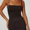 Rochie maxi mulată cu volane Ryatt în negru Rochie maxi mulată cu volane Ryatt în negru
