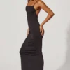 Rochie maxi mulată cu volane Ryatt în negru Rochie maxi mulată cu volane Ryatt în negru