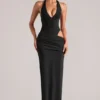 Rochie maxi Oona cu decolteu adânc și gât halter, în culoarea neagră