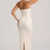 Rochie maxi Palermo cu guler cowl și bandou decorat, în culoarea alb Rochie maxi Palermo cu guler cowl și bandou decorat, în culoarea alb