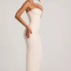 Rochie maxi Palermo cu guler cowl și bandou decorat, în culoarea alb Rochie maxi Palermo cu guler cowl și bandou decorat, în culoarea alb