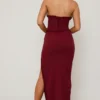 Rochie maxi Penelope cu gât halter și corset cu șireturi, în roșu fructe de pădure Rochie maxi Penelope cu gât halter și corset cu șireturi, în roșu fructe de pădure