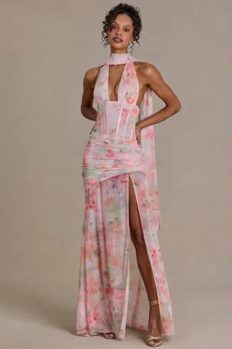 Rochie maxi Primrose Premium cu detalii de eșarfă, cu imprimeu floral roz Rochie maxi Primrose Premium cu detalii de eșarfă, cu imprimeu floral roz