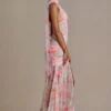 Rochie maxi Primrose Premium cu detalii de eșarfă, cu imprimeu floral roz