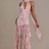 Rochie maxi Primrose Premium cu detalii de eșarfă, cu imprimeu floral roz