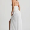 Rochie Maxi Pryana cu decolteu adânc și spate încrucișat, de culoare albă Rochie Maxi Pryana cu decolteu adânc și spate încrucișat, de culoare albă