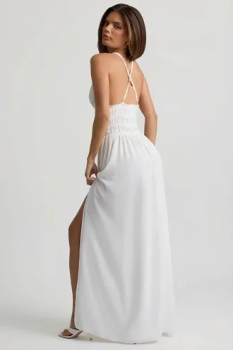 Rochie Maxi Pryana cu decolteu adânc și spate încrucișat, de culoare albă Rochie Maxi Pryana cu decolteu adânc și spate încrucișat, de culoare albă