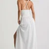 Rochie Maxi Pryana cu decolteu adânc și spate încrucișat, de culoare albă Rochie Maxi Pryana cu decolteu adânc și spate încrucișat, de culoare albă