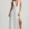 Rochie Maxi Pryana cu decolteu adânc și spate încrucișat, de culoare albă Rochie Maxi Pryana cu decolteu adânc și spate încrucișat, de culoare albă