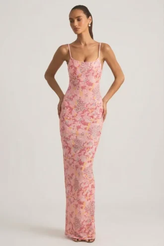 Rochie maxi roz cu decolteu rotund și spate decupat, cu ornamente, model Tavira Rochie maxi roz cu decolteu rotund și spate decupat, cu ornamente, model Tavira