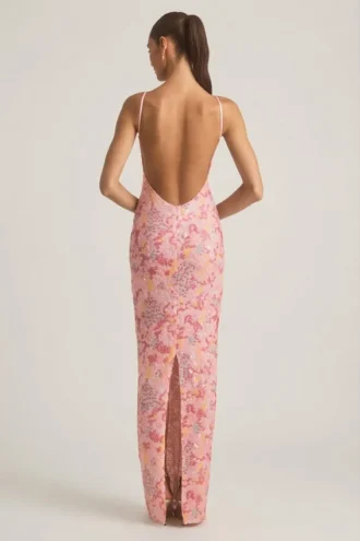 Rochie maxi roz cu decolteu rotund și spate decupat, cu ornamente, model Tavira Rochie maxi roz cu decolteu rotund și spate decupat, cu ornamente, model Tavira