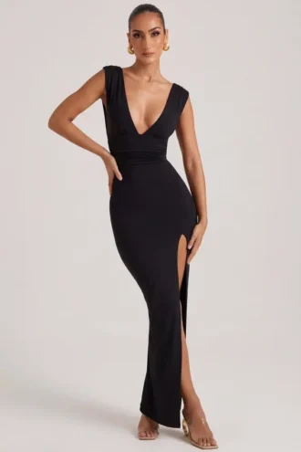 Rochie maxi Sloane cu decupaj lateral adânc și decolteu în V, de culoare neagră Rochie maxi Sloane cu decupaj lateral adânc și decolteu în V, de culoare neagră