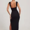 Rochie maxi Sloane cu decupaj lateral adânc și decolteu în V, de culoare neagră Rochie maxi Sloane cu decupaj lateral adânc și decolteu în V, de culoare neagră