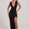 Rochie maxi Sloane cu decupaj lateral adânc și decolteu în V, de culoare neagră Rochie maxi Sloane cu decupaj lateral adânc și decolteu în V, de culoare neagră