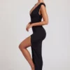 Rochie maxi Sloane cu decupaj lateral adânc și decolteu în V, de culoare neagră Rochie maxi Sloane cu decupaj lateral adânc și decolteu în V, de culoare neagră