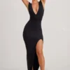 Rochie maxi Sloane cu decupaj lateral adânc și decolteu în V, de culoare neagră Rochie maxi Sloane cu decupaj lateral adânc și decolteu în V, de culoare neagră