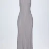 Rochie maxi Solara cu gât halter și spate decupat, argintie