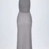 Rochie maxi Solara cu gât halter și spate decupat, argintie