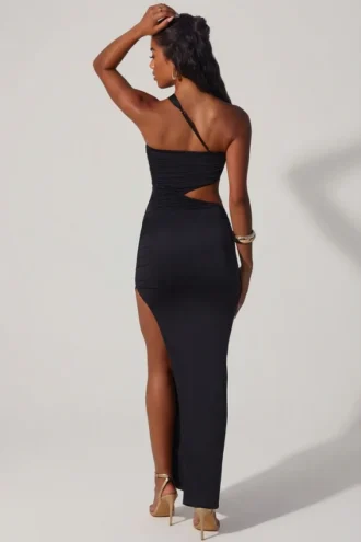Rochie maxi Suvi cu decolteu asimetric, drapată și decupată, în negru Rochie maxi Suvi cu decolteu asimetric, drapată și decupată, în negru