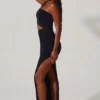 Rochie maxi Suvi cu decolteu asimetric, drapată și decupată, în negru Rochie maxi Suvi cu decolteu asimetric, drapată și decupată, în negru