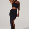 Rochie maxi Suvi cu decolteu asimetric, drapată și decupată, în negru Rochie maxi Suvi cu decolteu asimetric, drapată și decupată, în negru
