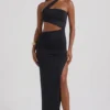 Rochie maxi Suvi cu decolteu asimetric, drapată și decupată, în negru Rochie maxi Suvi cu decolteu asimetric, drapată și decupată, în negru