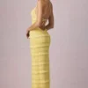 Rochie maxi Tove cu volane, decolteu în spate și gât halter, în galben lămâie Rochie maxi Tove cu volane, decolteu în spate și gât halter, în galben lămâie