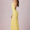 Rochie maxi Tove cu volane, decolteu în spate și gât halter, în galben lămâie Rochie maxi Tove cu volane, decolteu în spate și gât halter, în galben lămâie