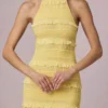 Rochie maxi Tove cu volane, decolteu în spate și gât halter, în galben lămâie Rochie maxi Tove cu volane, decolteu în spate și gât halter, în galben lămâie