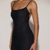 Rochie maxi transparentă cu spate decupat și ornamente, model Celandine, în negru Rochie maxi transparentă cu spate decupat și ornamente, model Celandine, în negru