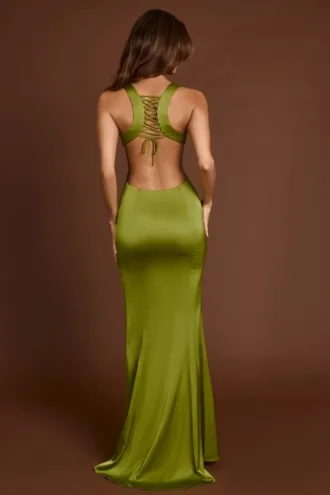 Rochie maxi Vittoria cu decolteu rotund și șireturi în spate, de culoare verde măslin Rochie maxi Vittoria cu decolteu rotund și șireturi în spate, de culoare verde măslin
