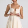 Rochie micro mini A-line cu detaliu de cravată Nanisca, culoare ivoriu Rochie micro mini A-line cu detaliu de cravată Nanisca, culoare ivoriu