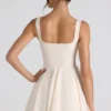 Rochie micro mini A-line cu detaliu de cravată Nanisca, culoare ivoriu Rochie micro mini A-line cu detaliu de cravată Nanisca, culoare ivoriu