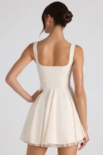 Rochie micro mini A-line cu detaliu de cravată Nanisca, culoare ivoriu Rochie micro mini A-line cu detaliu de cravată Nanisca, culoare ivoriu