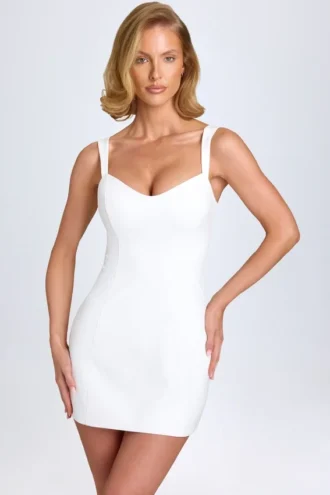 Rochie micro mini Amaria cu decolteu în formă de inimă, în culoare albă Rochie micro mini Amaria cu decolteu în formă de inimă, în culoare albă