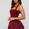 Rochie micro mini Ludmila cu guler halter, șireturi și tiv bufant, din dantelă, în roșu fructe de pădure Rochie micro mini Ludmila cu guler halter, șireturi și tiv bufant, din dantelă, în roșu fructe de pădure