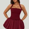 Rochie micro mini Ludmila cu guler halter, șireturi și tiv bufant, din dantelă, în roșu fructe de pădure Rochie micro mini Ludmila cu guler halter, șireturi și tiv bufant, din dantelă, în roșu fructe de pădure